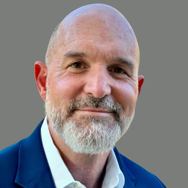 Portrait photo of Russell Thom.