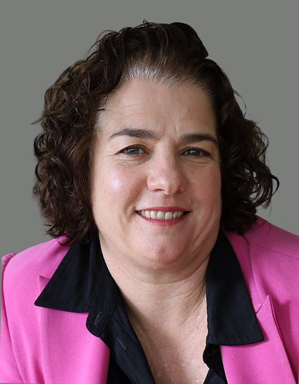 Portrait photo of Taryn Harvey
