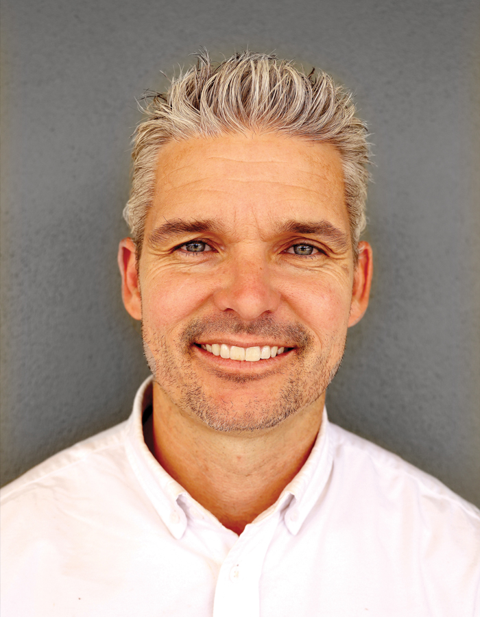 Photo of Simon Axworthy